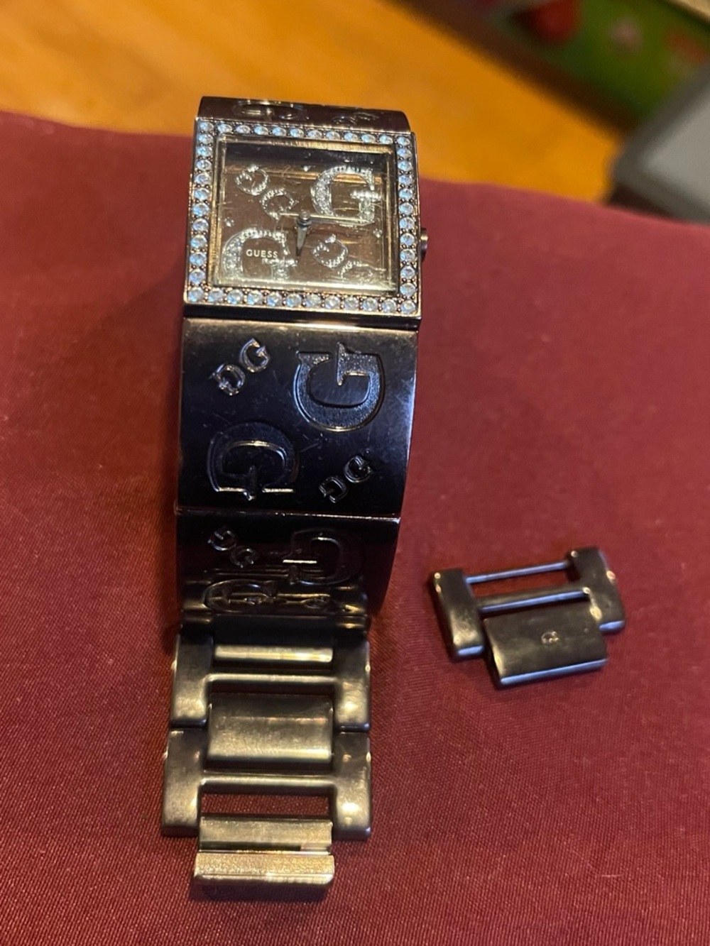 GUESS metal Crystal-Trim Logo Bracelet Watch - Picture 2 of 6